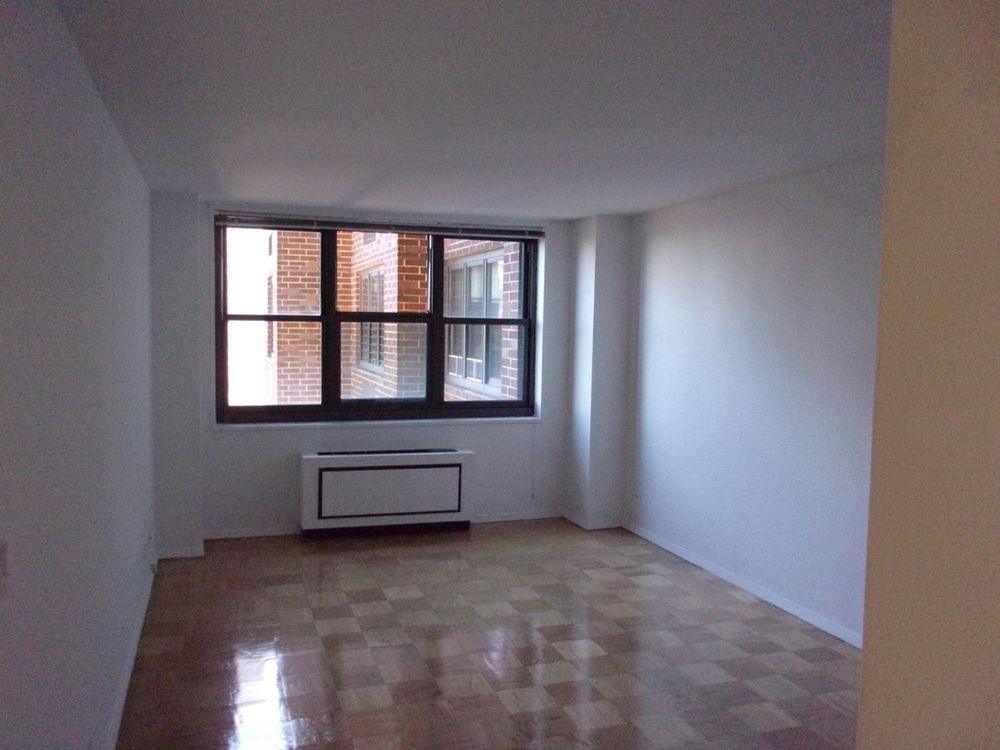 Foto principal - 210 E 72nd St