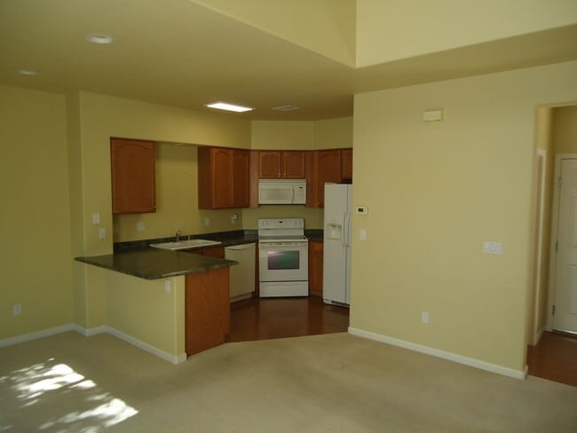 Building Photo - 2 bedroom, 2.5 bath and a loft in a quiet neighborhood