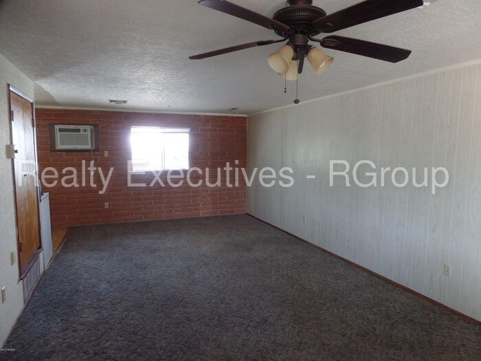 Primary Photo - 1116 E Fremont St