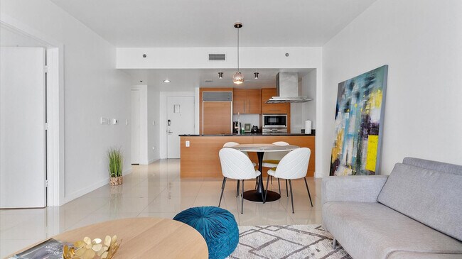 Building Photo - 475 Brickell Ave