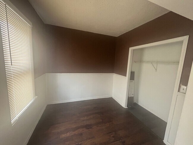 Foto del edificio - Charming 3-Bedroom Property in Prime Location