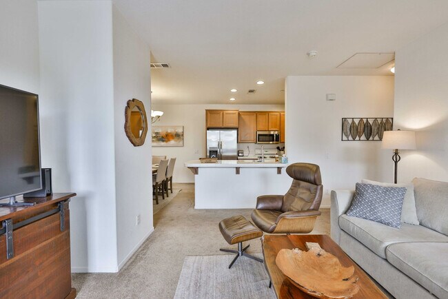 Building Photo - 16913 Laurel Hill Ln