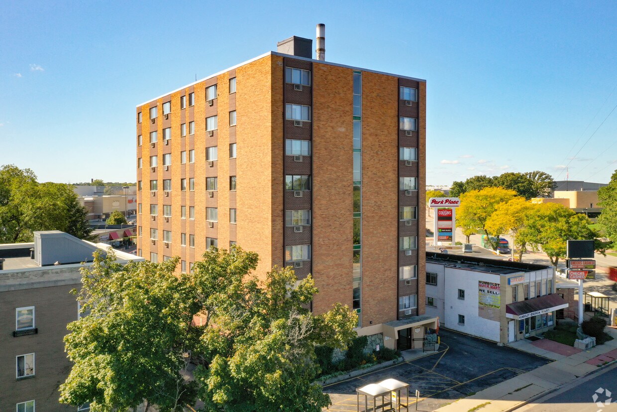 River Rise Apartments 3921 N Humboldt Blvd Milwaukee, WI