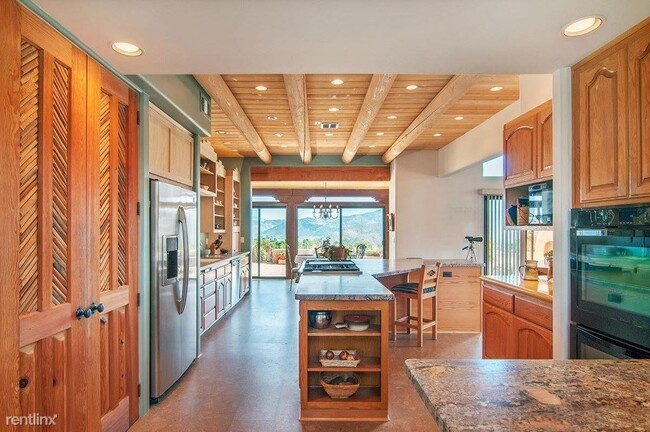 Building Photo - 4 br, 3 bath House - 2710 Summit Dr Gated ...