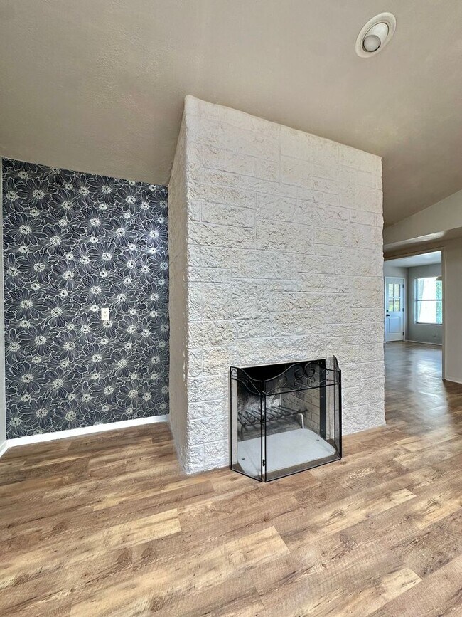 Foto del edificio - COMING DECEMBER 2025- 2 Bedroom 1.5 Bathroom Condo + Clubhouse/Pool/River Access