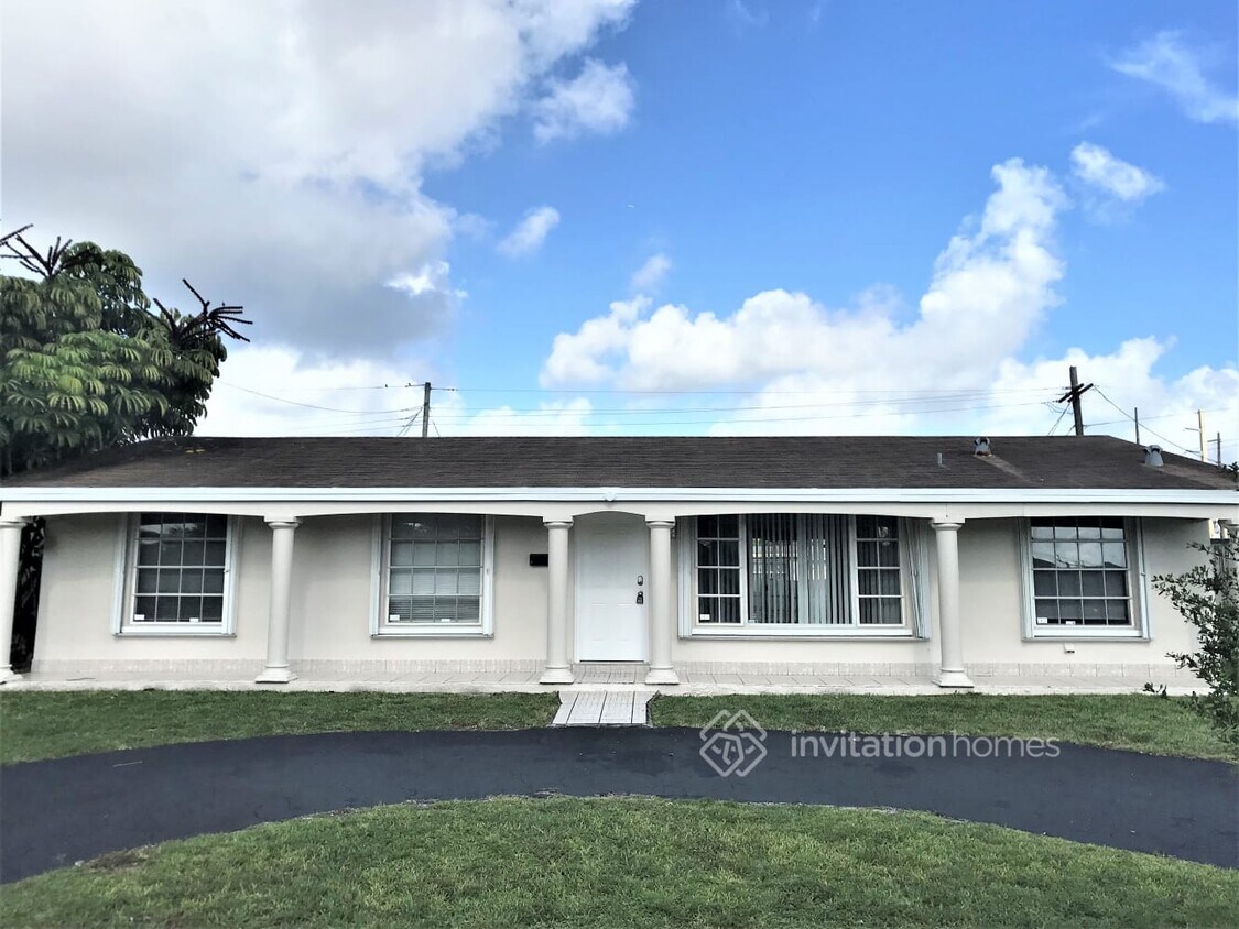 Primary Photo - 2220 N 38th Ave