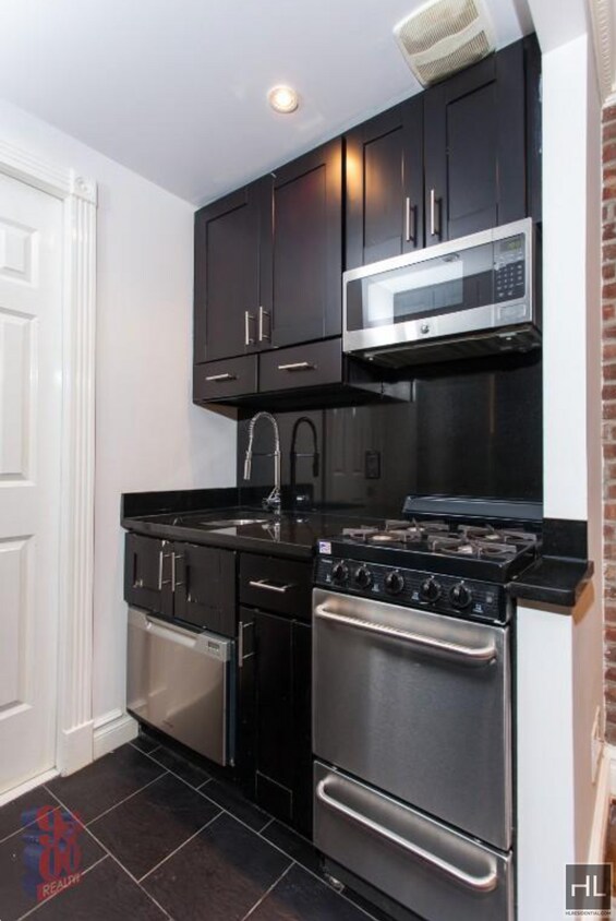 Building Photo - W 53RD ST.