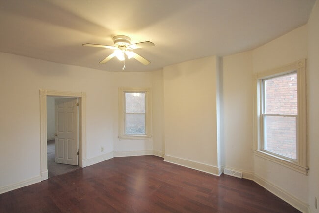 Building Photo - 523 Jeanette St