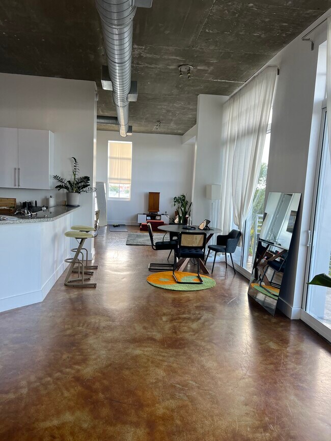 Building Photo - 1789 NE Miami Gardens Dr