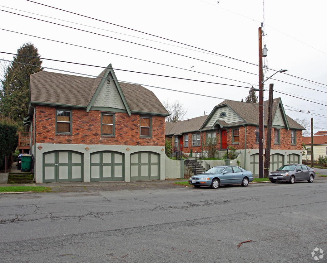 Primary Photo - Tudor Court Apartments