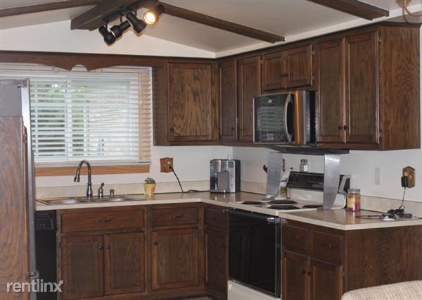 Building Photo - 44445 Rivergate Dr