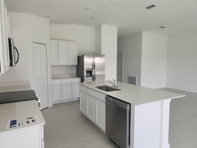 Foto del edificio - 4753 Golden Knight Blvd