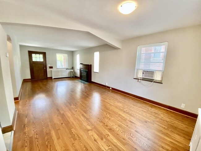 Building Photo - Beautifully Remodeled Northside Bungalow!