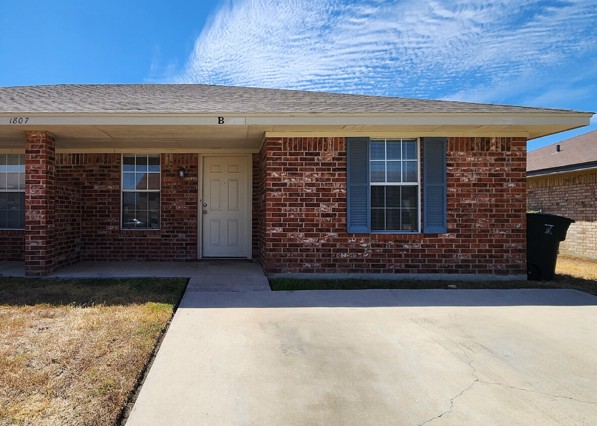 Primary Photo - 1807 Windward Dr