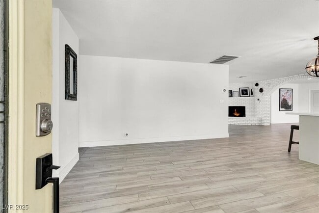 Building Photo - 1600 Eaton Dr