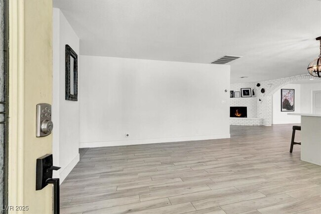 Foto del edificio - 1600 Eaton Dr