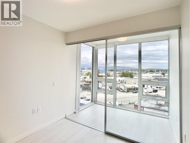 Photo du bâtiment - 180 E 2nd Ave