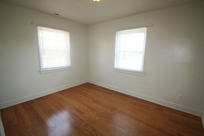 Foto del edificio - Lakewood Apartment / Central AC / Washer & Dryer / Walk to Duke West
