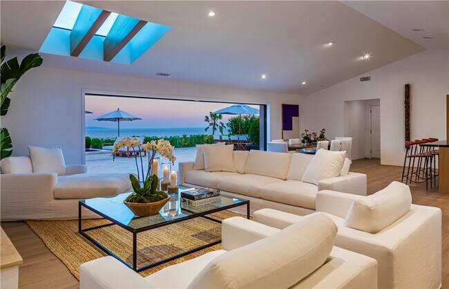 Foto del edificio - 23905 Malibu Knolls Rd