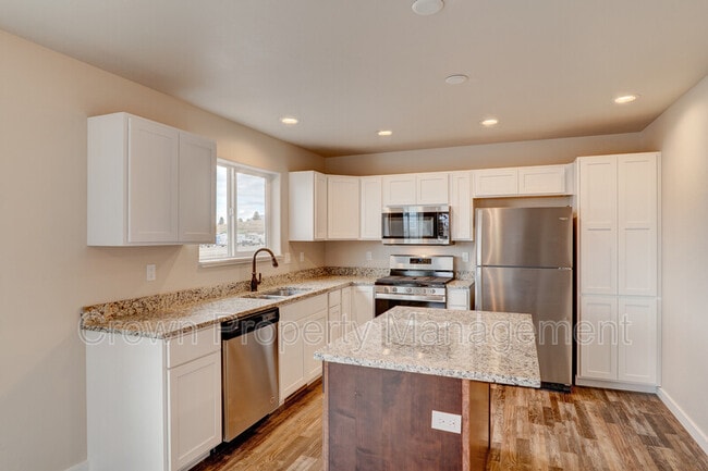 Building Photo - 517 Sparrow Rd