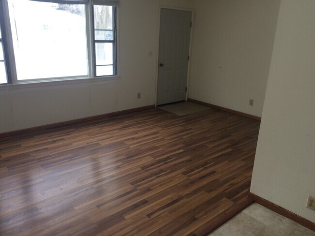 Foto del edificio - 702/704 E Division St.