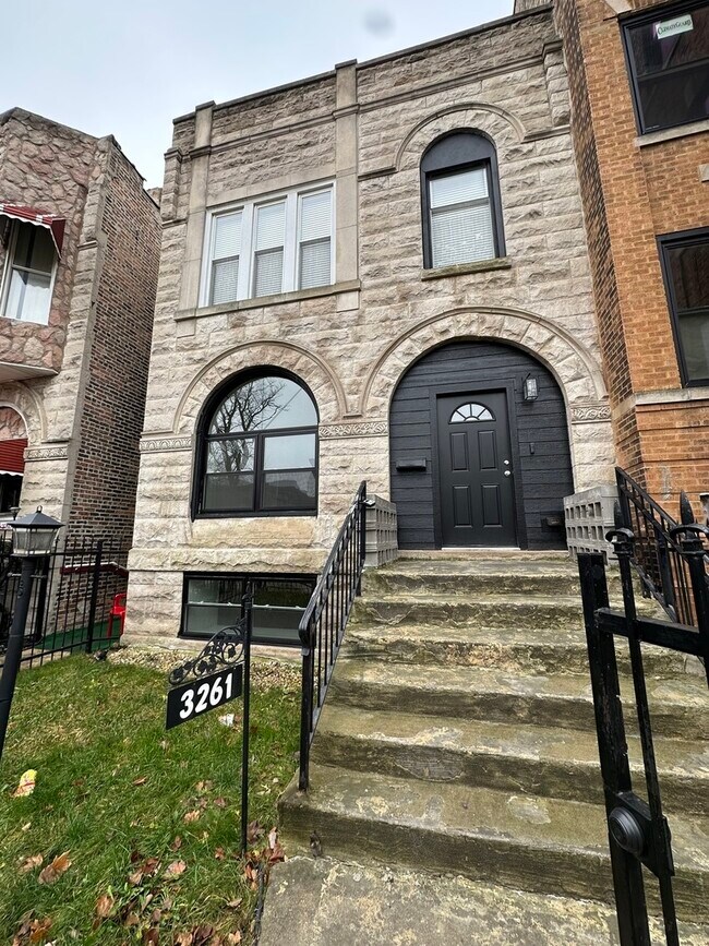 Foto del edificio - 3261 W Fulton Blvd