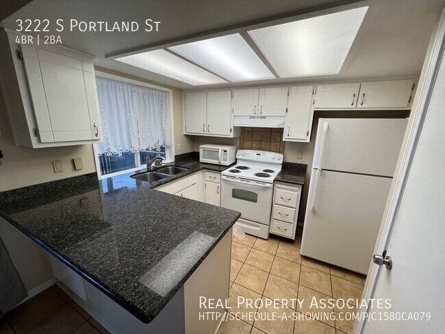 Building Photo - 4 Bedroom Home in South Seattle