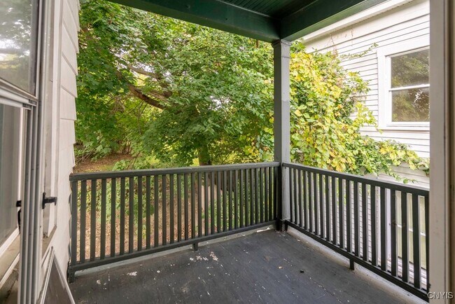 Foto del edificio - 244 Lincoln Ave