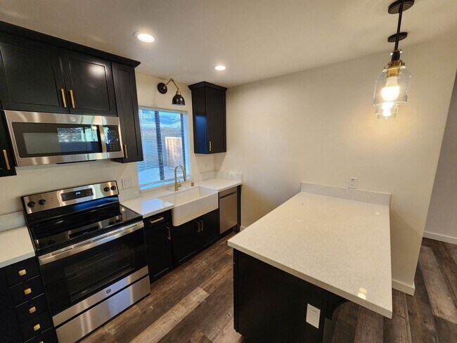 Building Photo - 1 br, 1 bath House - 5044 B Street