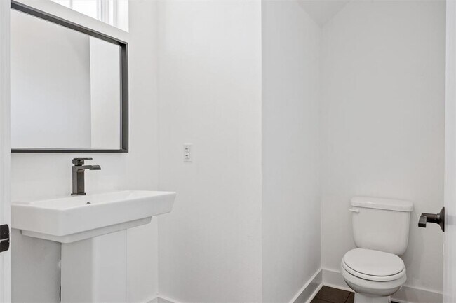 Foto del edificio - 3807 E 51st St