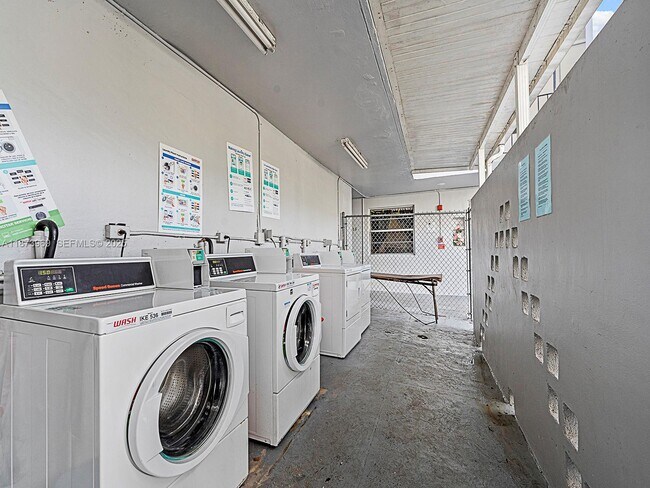 Foto del edificio - 10305 SW 40th St