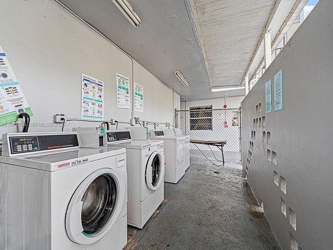 Building Photo - 10305 SW 40th St