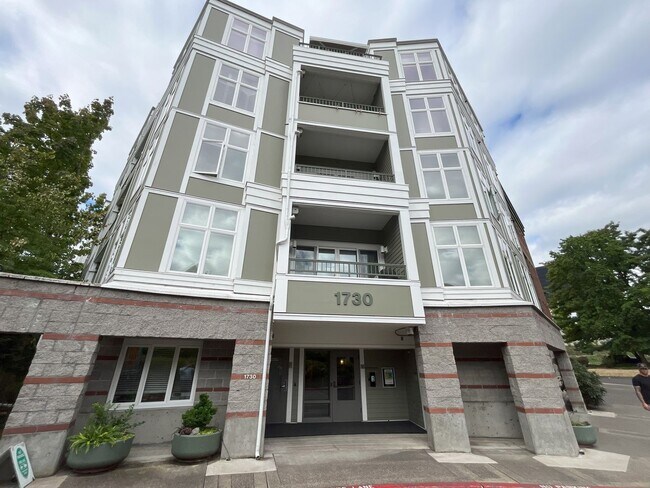 Building Photo - Modern Condo Retreat Steps from Portland’s...