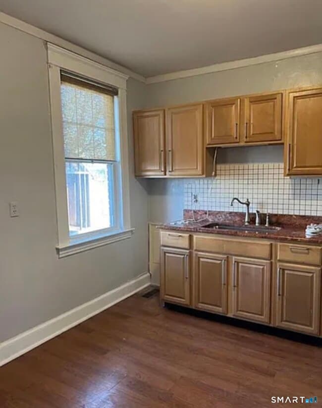 Building Photo - 299 Park St