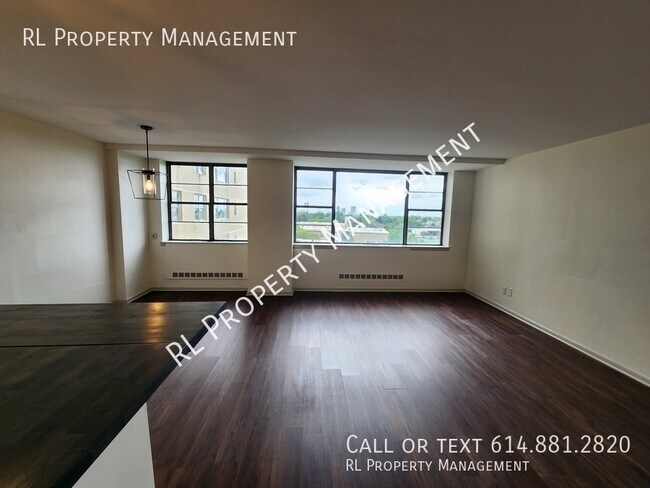 Building Photo - Luxury condo with 1 bedroom and 1 bathroom...