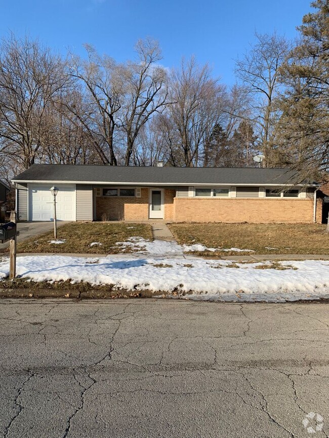 Building Photo - 4720 Cayuga Rd