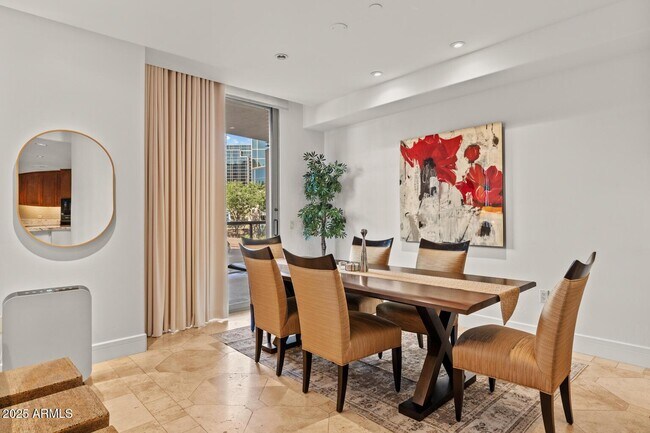 Foto del edificio - 2402 E Esplanade Ln