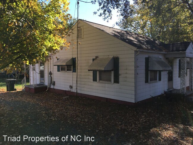 Foto del edificio - 2 br, 1 bath House - 726 Everett St