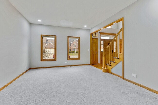 Building Photo - 2052 Gardner Cir E