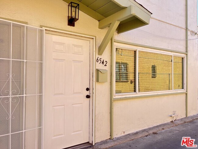Foto del edificio - 6542 S Victoria Ave