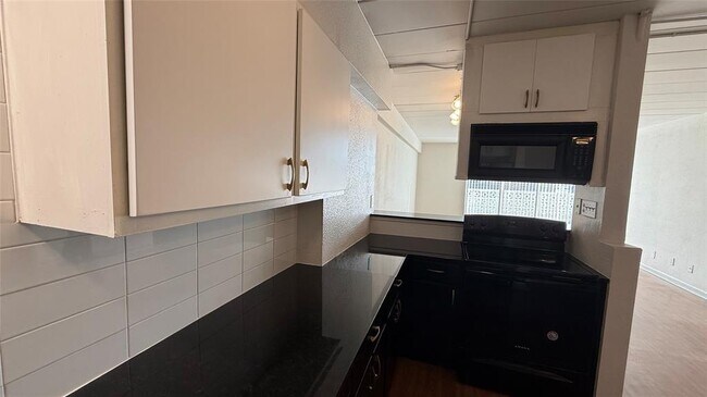 Building Photo - 5400 Memorial Dr