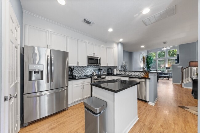 Building Photo - 30 Endor Forest Pl