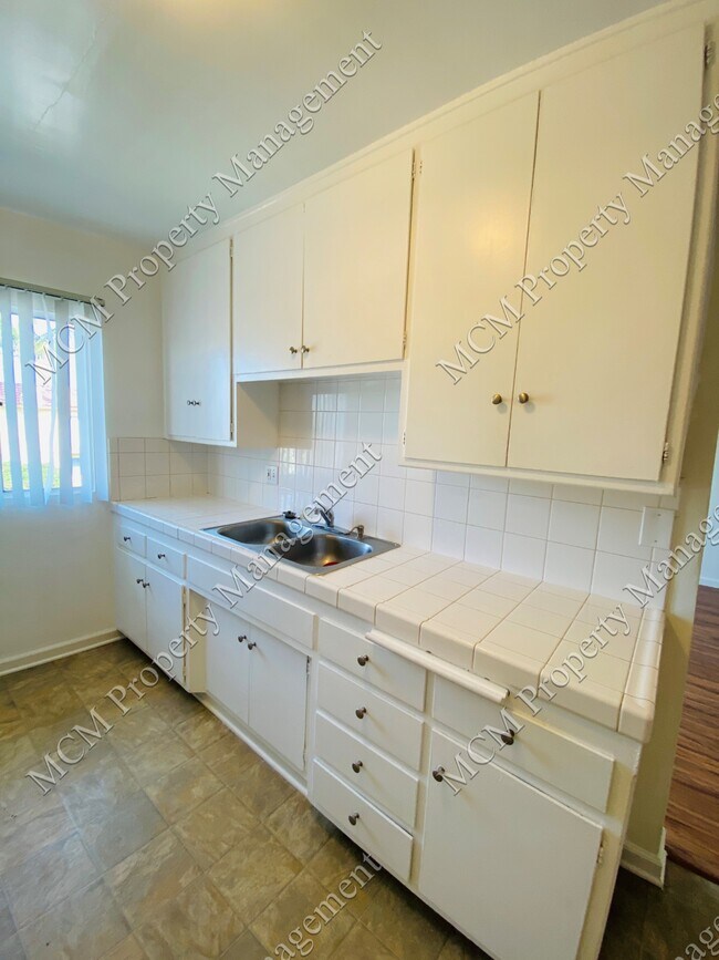 Unit #10 Kitchen - 3945 W 8th St
