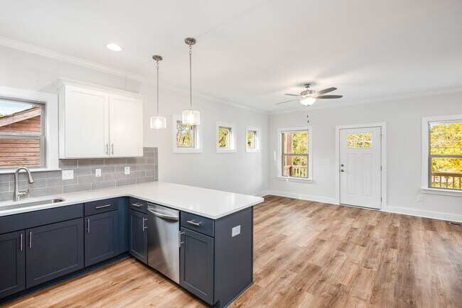 Foto del edificio - Available late August! New 3-bedroom home ...