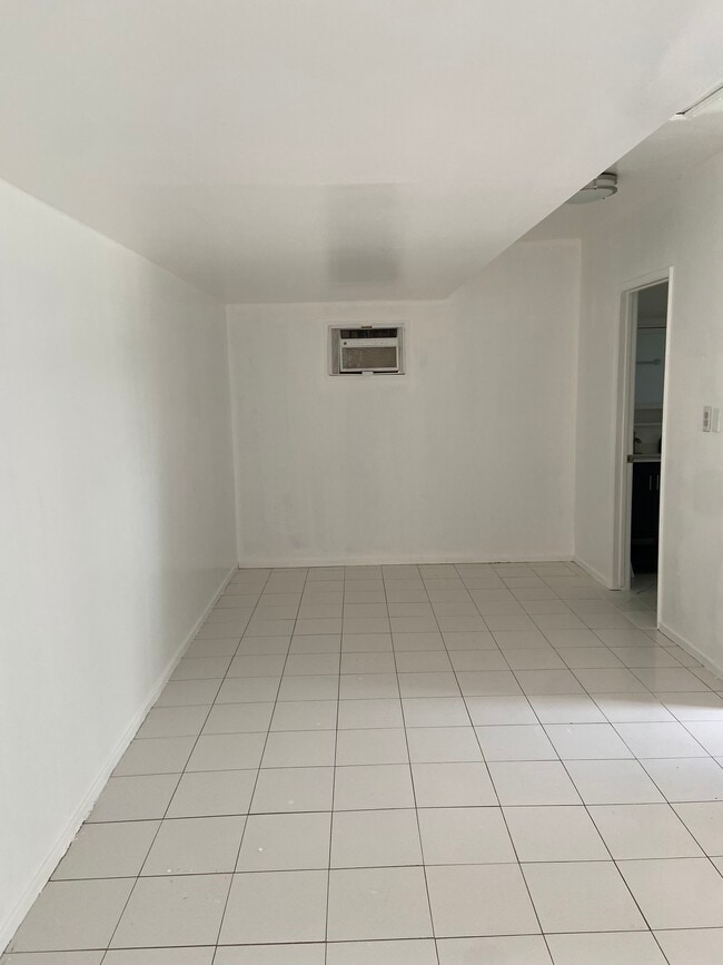 Foto del edificio - 8127 White Oak Ave