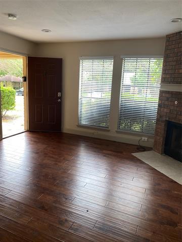 Foto del edificio - 7730 Kings Ridge Rd