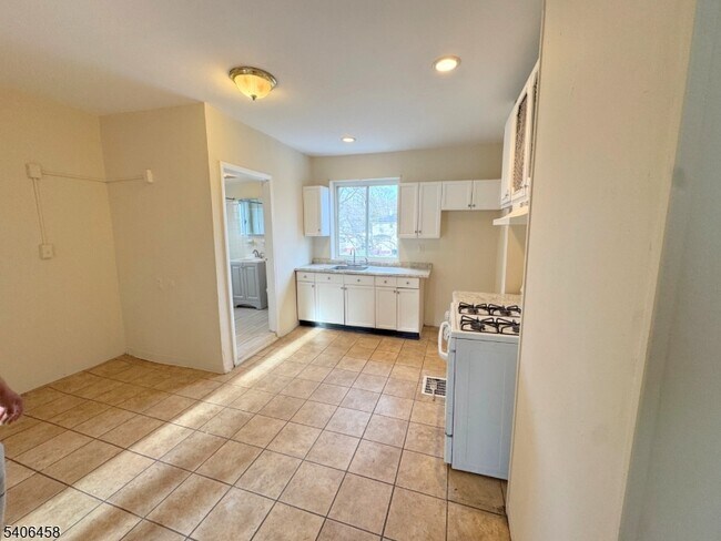 Building Photo - 1261 Milton Pl