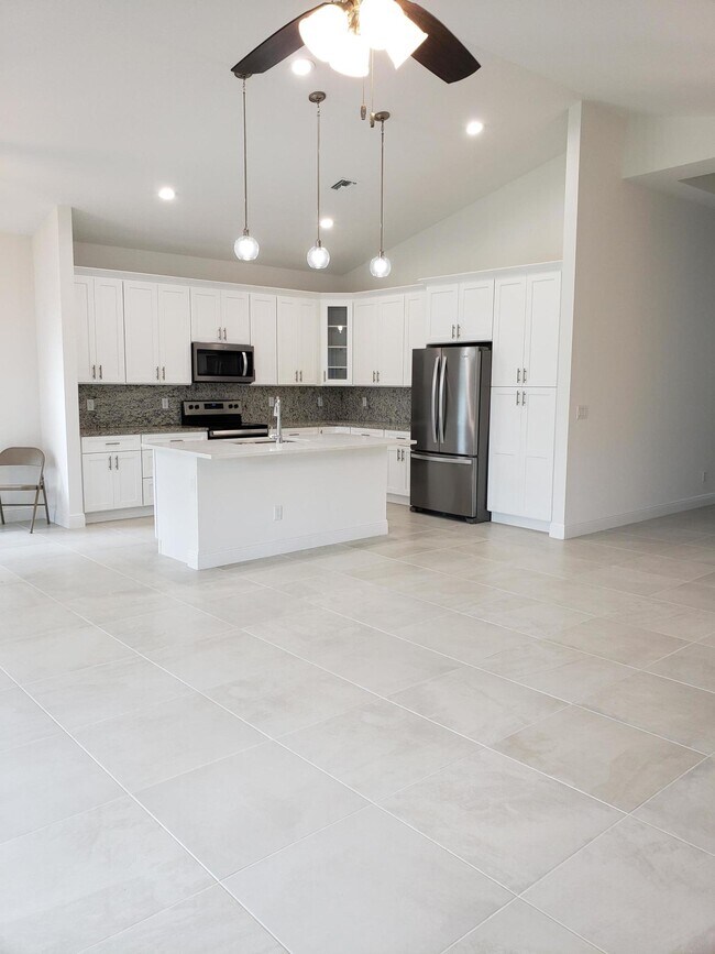Building Photo - 1087 SW Alcantarra Blvd