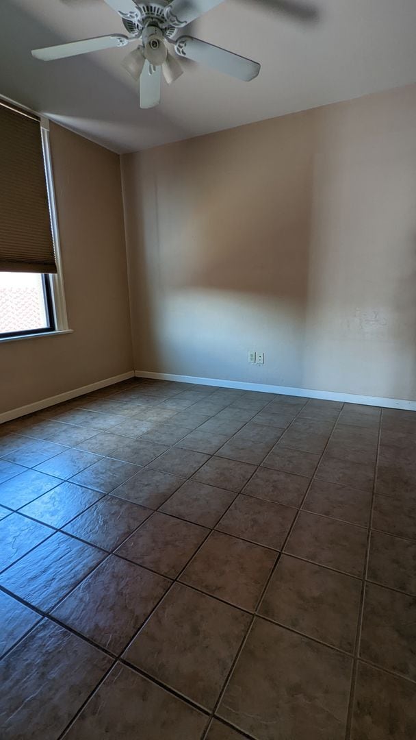Building Photo - Duplex Unit for Rent