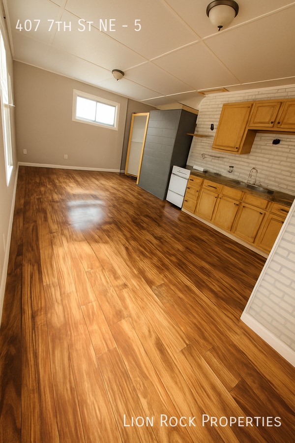 Foto del edificio - 407 7th St NE